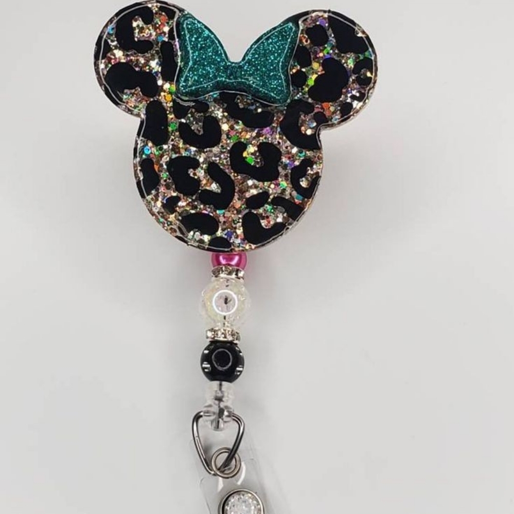 Glamorous Leopard Print Key Holder with Teal Accent